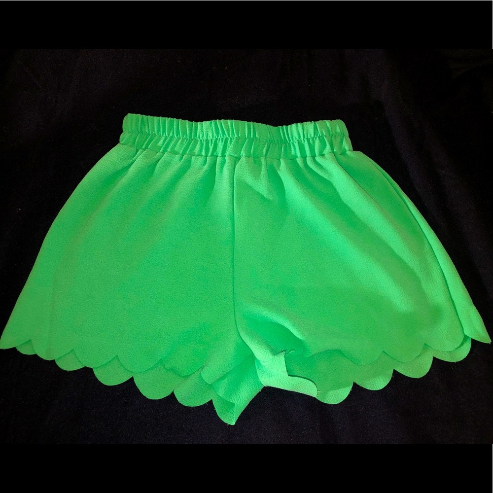 Scalloped mint green shorts - Picture 1 of 3